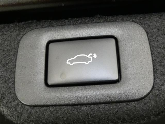 クラウンクロスオーバー ＲＳアドバンスド　革シート　４ＷＤ　フルセグ　メモリーナビ　バックカメラ　ドラレコ　衝突被害軽減システム　ＥＴＣ　ＬＥＤヘッドランプ　フルエアロ　ミュージックプレイヤー接続可　記録簿　安全装備　展示・試乗車　電動シート（10枚目）