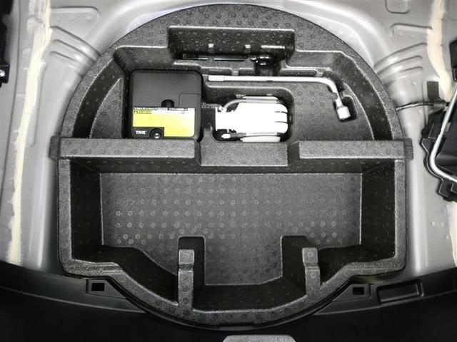 ヴィッツ ハイブリッドＦ　セーフティーエディションＩＩ　フルセグ　メモリーナビ　バックカメラ　衝突被害軽減システム　ＥＴＣ　ＬＥＤヘッドランプ　ワンオーナー　ＤＶＤ再生　ナビ＆ＴＶ　ＣＤ　盗難防止装置　スマートキー　キーレス　ハイブリッド（9枚目）