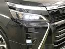 LEDヘッドライトです。デザイン性がよくとても明るいので、夜間の走行や悪天候でも安心です。しかも長寿命!