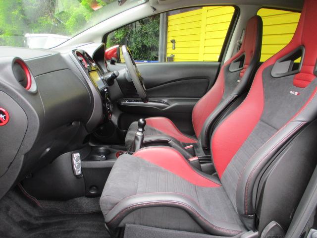 ノート ニスモ　Ｓ　カロッツェリアナビ　フルセグ　Ｂｌｕｅｔｏｏｔｈ　ＮＩＳＭＯ専用ＲＥＣＡＲＯシート　ＮＩＳＭＯエアロパーツ　５速マニュアル　専用１７インチＡＷ　ＥＴＣ　ＬＥＤヘッドライト　ＬＥＤデイライト　ドラレコ（7枚目）
