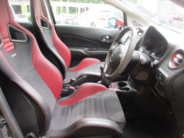 ノート ニスモ　Ｓ　カロッツェリアナビ　フルセグ　Ｂｌｕｅｔｏｏｔｈ　ＮＩＳＭＯ専用ＲＥＣＡＲＯシート　ＮＩＳＭＯエアロパーツ　５速マニュアル　専用１７インチＡＷ　ＥＴＣ　ＬＥＤヘッドライト　ＬＥＤデイライト　ドラレコ（10枚目）