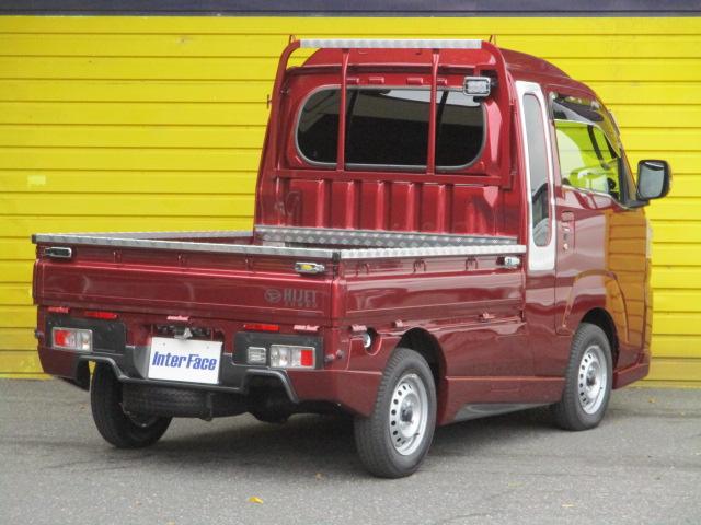 ハイゼットトラック ジャンボエクストラ　カロッツェリアナビ　フルセグ　バックカメラ　Ｂｌｕｅｔｏｏｔｈ　ＡＥＲＯ　ＯＶＥＲエアロパーツ　ワンオーナー　４ＷＤ　ＬＴＤヘッドライト　フォグランプ　革調シートカバー　ウッドパネル　メッキパーツ（3枚目）