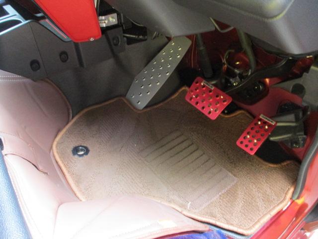 ハイゼットトラック ジャンボエクストラ　カロッツェリアナビ　フルセグ　バックカメラ　Ｂｌｕｅｔｏｏｔｈ　ＡＥＲＯ　ＯＶＥＲエアロパーツ　ワンオーナー　４ＷＤ　ＬＴＤヘッドライト　フォグランプ　革調シートカバー　ウッドパネル　メッキパーツ（20枚目）