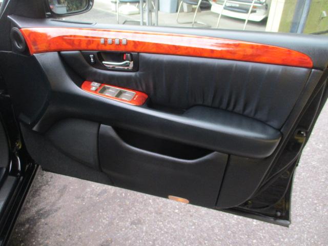 セルシオ eR仕様 純正ナビ バックカメラ サンルーフ 黒革エアーシート パワーシート 電動リヤサンシェード オートクルーズコントロール HIDヘッドライト イエローフォグランプ 純正18インチAW ビルトインETC(35枚目)