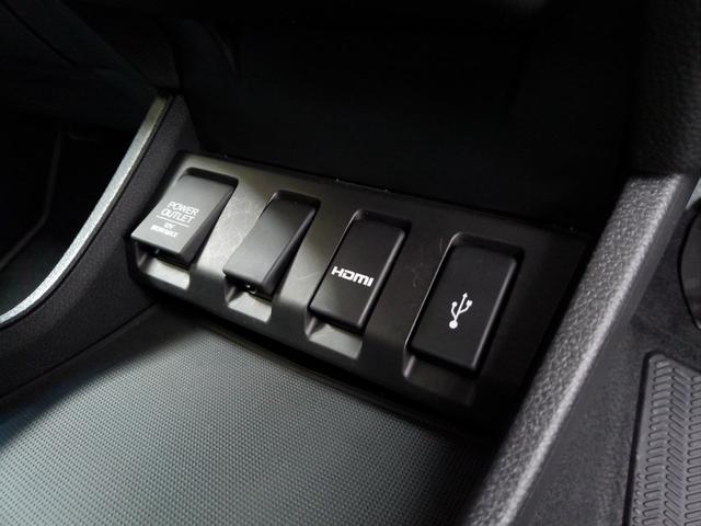 ヴェゼル ハイブリッドＺ・ホンダセンシング　ＨｏｎｄａＳＥＮＳＩＮＧ　ドラレコ　メモリーナビ　リアカメラ　４ＷＤ　ドアバイザー　ワンオーナー　ブルートゥースオーディオ　ミュージックプレイヤー接続可　禁煙　整備記録簿　横滑防止装置　ＬＥＤライト（9枚目）