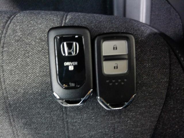 フィット ホーム 当社デモカー HondaSENSING メモリーナビ リアカメラ ETC LEDライト Bluetooth 記録簿 衝突軽減 ソナー USB接続 AAC 横滑り防止機能 サイドエアバック スマキー(11枚目)