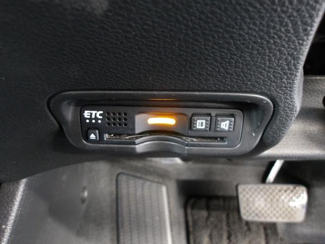 ヴェゼル ハイブリッドZ・ホンダセンシング 8インチナビ Rカメラ 前後ドラレコ ETC シートヒーター サイドカーテンエアバック レーダーサポート DVD再生機能 整備記録簿 横滑り防止システム バックアイカメラ 盗難防止装置 フルセ 禁煙(13枚目)