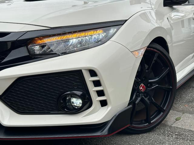 シビック タイプR ワンオーナー タイヤ4本交換 Mナビ Rカメラ ETC スマートキーシステム ブルートゥースオーディオ リアカメラ 整備記録簿 1オーナー車 オートクルーズ USB接続 地デジ フルオートエアコン(9枚目)