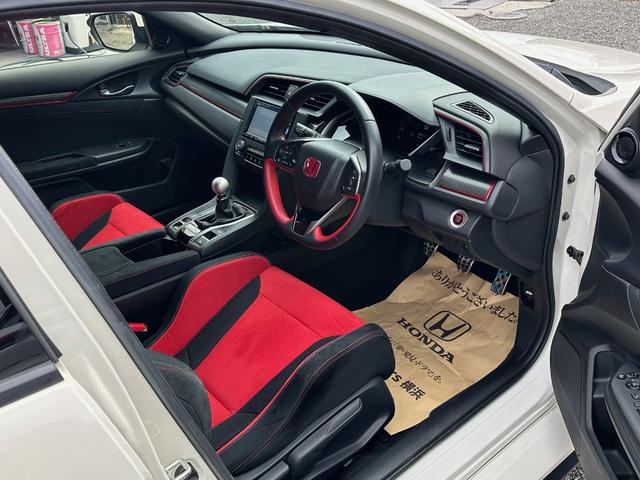 シビック タイプR ワンオーナー タイヤ4本交換 Mナビ Rカメラ ETC スマートキーシステム ブルートゥースオーディオ リアカメラ 整備記録簿 1オーナー車 オートクルーズ USB接続 地デジ フルオートエアコン(18枚目)