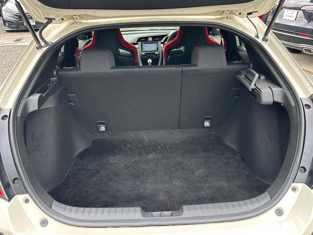 シビック タイプR ワンオーナー タイヤ4本交換 Mナビ Rカメラ ETC スマートキーシステム ブルートゥースオーディオ リアカメラ 整備記録簿 1オーナー車 オートクルーズ USB接続 地デジ フルオートエアコン(20枚目)