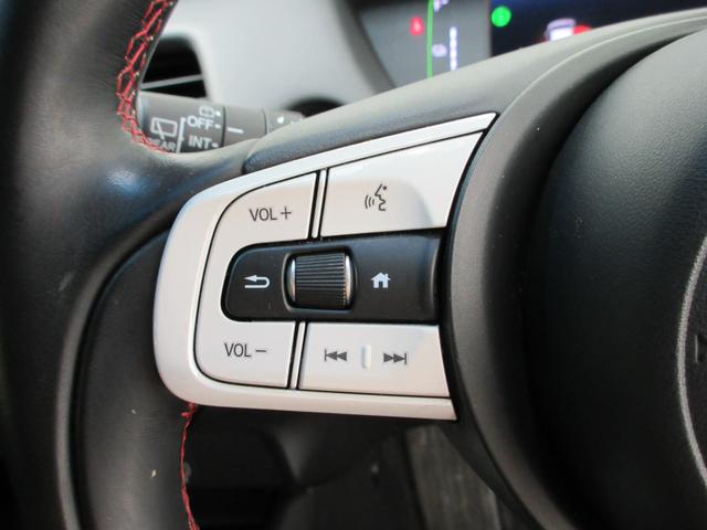 フィット e:HEVホーム20周年特別仕様車カーサ HondaSENSING 前後ドラレコ メモリーナビ リアカメラ シートヒーター ETC 純正アルミ Bluetooth ドアバイザー ワンオーナー LKAS BT接続 電動格納ミラー 横滑り防止装置(7枚目)