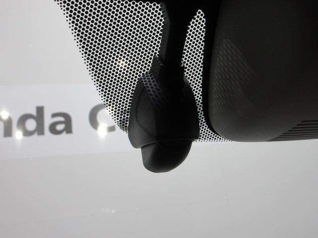 『ドライブレコーダー』動画を残すことで万が一の事態に遭遇した時の必須アイテムです！急ブレーキ・急ハンドルが起こった際、自動で記録が上書きされずに保存され、後でＰＣ等で確認出来ます。