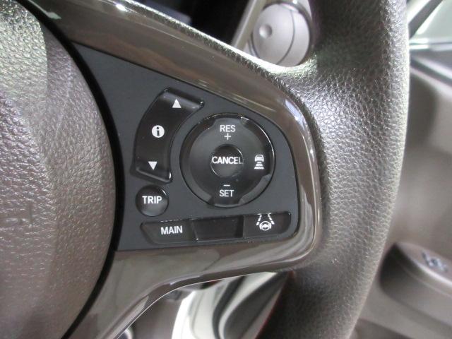 Ｈｏｎｄａセンシングの機能のひとつ、アダプティブクルーズコントロール付！アクセルから足を離しても設定したスピードと前車との車間を保ち走行してくれます！車線維持もアシスト☆高速道路で疲労軽減ですね☆