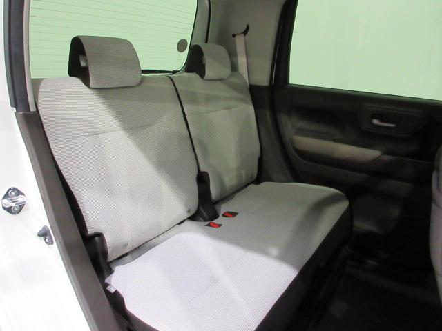 リアシートもゆったり快適に座っていただけますので、後部座席にお乗りの大切な方も楽しくドライブに参加していただけます。