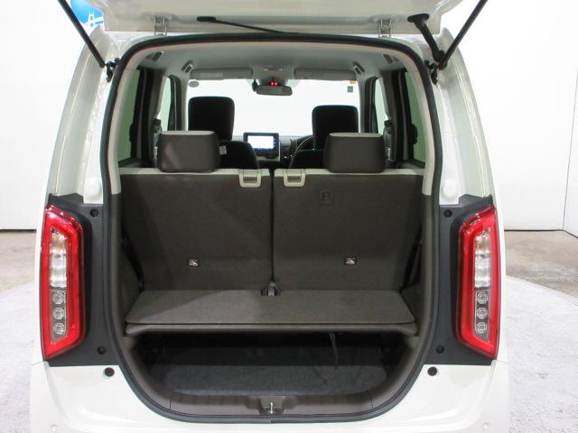 軽でも荷室容量はお任せください。備え付けのボードを使えば、上下２段に荷物を収納することができます♪