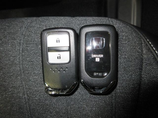 フィット e:HEVホーム 当社デモカー HondaSENSING メモリーナビ リアカメラ Bluetooth USB ETC LEDヘッドライト オートライト 前後誤発進抑制機能 クリソナ 助手席エアバッグ 運転席エアバッグ(15枚目)