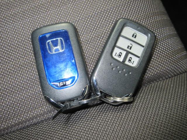 フリードハイブリッド ハイブリッド・Gホンダセンシング 6人 HondaSENSING ETC メモリーナビ リアカメラ フルセグTV Bluetooth ワンオーナー 軽減ブレーキ キーフリーシステム 電動格納式ドアミラー ミュージックプレイヤー接続可(14枚目)