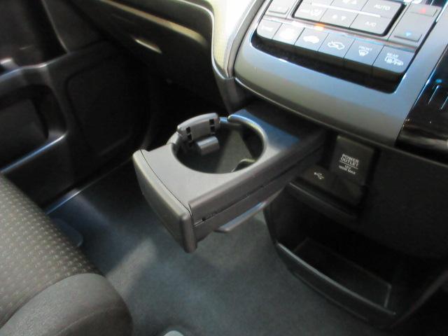 ステップワゴンスパーダ スパーダホンダセンシング 8人乗り ドラレコ メモリーナビ リアカメラ 後席モニター 両側電動スライドドア ETC2.0 Bluetooth パドルシフトワンオーナー 禁煙 LKA 盗難防止 助手席エアバッグ ワンオーナ-(16枚目)