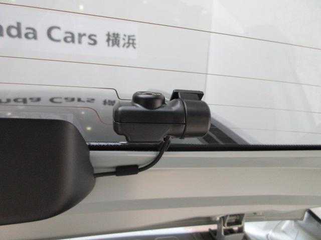 フィット ｅ：ＨＥＶクロスター　前後ドラレコ　ＥＴＣ　メモリーナビ　リアカメラ　ＨｏｎｄａＳＥＮＳＩＮＧ　パーキングセンサー　ワンオーナー　電動格納ミラー　ｂｌｕｅｔｏｏｔｈ　衝突回避システム　禁煙　１オーナー　フルオートエアコン（6枚目）