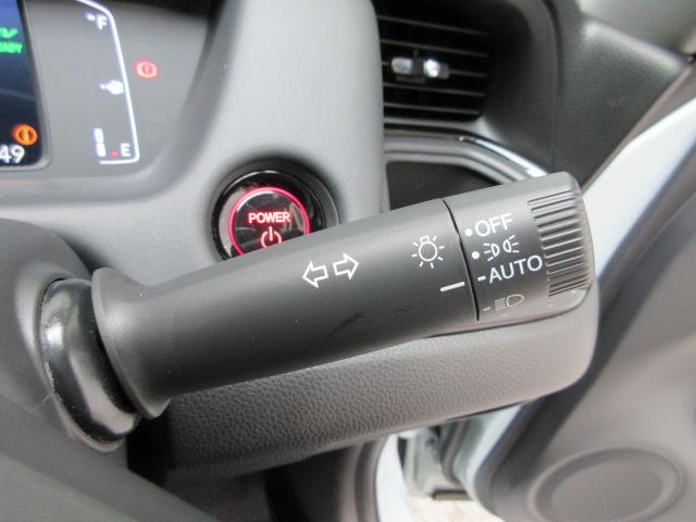 フィット ｅ：ＨＥＶクロスター　前後ドラレコ　ＥＴＣ　メモリーナビ　リアカメラ　ＨｏｎｄａＳＥＮＳＩＮＧ　パーキングセンサー　ワンオーナー　電動格納ミラー　ｂｌｕｅｔｏｏｔｈ　衝突回避システム　禁煙　１オーナー　フルオートエアコン（12枚目）