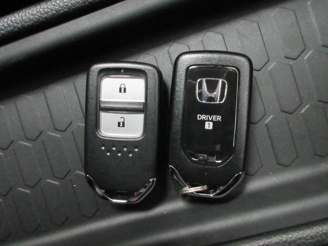 フィット ｅ：ＨＥＶクロスター　前後ドラレコ　ＥＴＣ　メモリーナビ　リアカメラ　ＨｏｎｄａＳＥＮＳＩＮＧ　パーキングセンサー　ワンオーナー　電動格納ミラー　ｂｌｕｅｔｏｏｔｈ　衝突回避システム　禁煙　１オーナー　フルオートエアコン（18枚目）