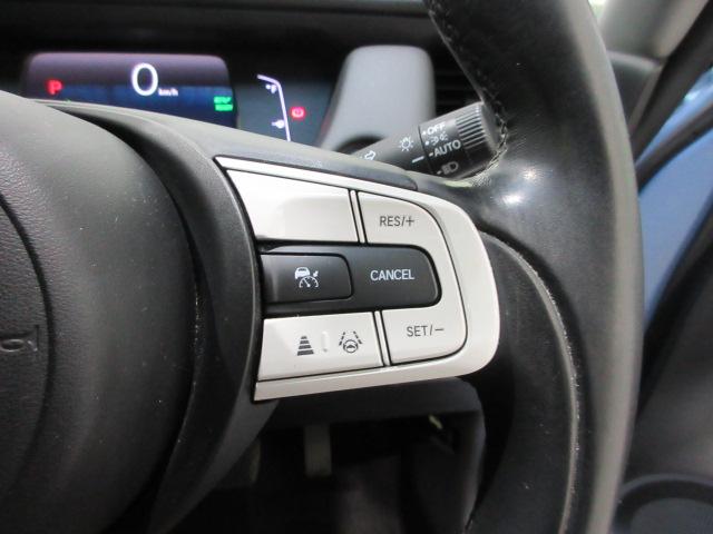 フィット e:HEVホーム HondaSENSING 前後ドラレコ メモリーナビ リアカメラ パーキングセンサー LEDヘッドライト オートライト Bluetooth ワンオーナー 前後誤発進抑制機能 クリソナ 助手席エアバッグ(9枚目)