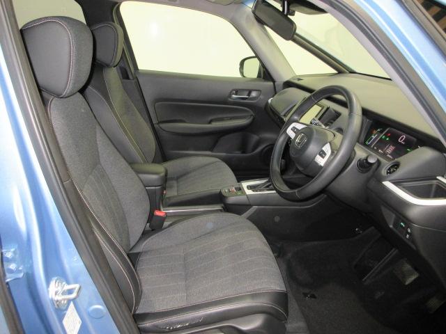 フィット e:HEVホーム HondaSENSING 前後ドラレコ メモリーナビ リアカメラ パーキングセンサー LEDヘッドライト オートライト Bluetooth ワンオーナー 前後誤発進抑制機能 クリソナ 助手席エアバッグ(18枚目)