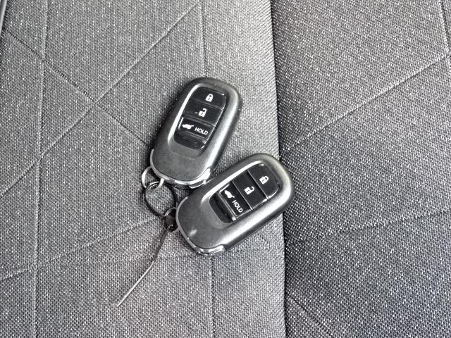 ヴェゼル ｅ：ＨＥＶＺ　ＨｏｎｄａＳＥＮＳＩＮＧ　前後ドラレコ　メモリーナビ　全周囲カメラ　ＢＳＩ　シートヒーター　純正アルミ　Ｂｌｕｅｔｏｏｔｈ　パドルシフト　ワンオーナー　ＬＤＡ　衝突回避支援ブレーキ機能　１オナ　追従（8枚目）