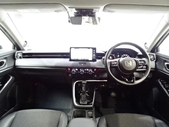 ヴェゼル ｅ：ＨＥＶＺ　ＨｏｎｄａＳＥＮＳＩＮＧ　前後ドラレコ　メモリーナビ　全周囲カメラ　ＢＳＩ　シートヒーター　純正アルミ　Ｂｌｕｅｔｏｏｔｈ　パドルシフト　ワンオーナー　ＬＤＡ　衝突回避支援ブレーキ機能　１オナ　追従（9枚目）