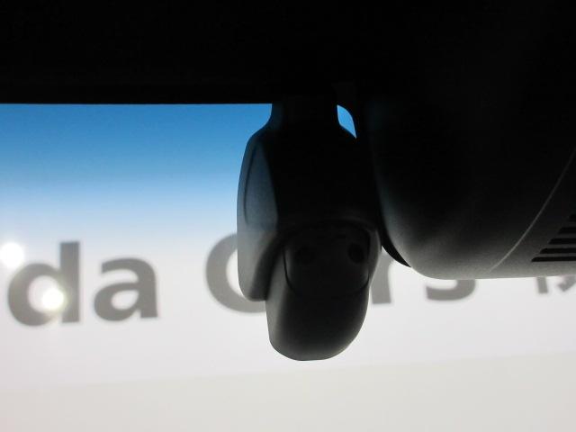 N-BOXカスタム Lターボ HondaSENSING 前後ドラレコ メモリーナビ リアカメラ シートヒーター 両側電動スライドドア ETC 純正アルミ パーキングセンサー ワンオーナー 半革シート アダクティブクルーズC PS(5枚目)