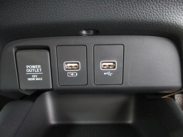 フィット ｅ：ＨＥＶホーム　当社デモカー　純正ドラレコ　メモリーナビ　ＥＴＣ　ＨｏｎｄａＳＥＮＳＩＮＧ　Ｂｌｕｅｔｏｏｔｈ　革巻ステアリング　前後誤発進抑制機能　クリソナ　マルチビュー　助手席エアバッグ　運転席エアバッグ　ＡＣＣ（15枚目）