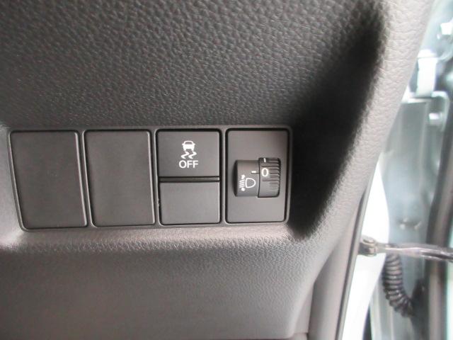 フィット ｅ：ＨＥＶホーム　当社デモカー　純正ドラレコ　メモリーナビ　ＥＴＣ　ＨｏｎｄａＳＥＮＳＩＮＧ　Ｂｌｕｅｔｏｏｔｈ　革巻ステアリング　前後誤発進抑制機能　クリソナ　マルチビュー　助手席エアバッグ　運転席エアバッグ　ＡＣＣ（16枚目）