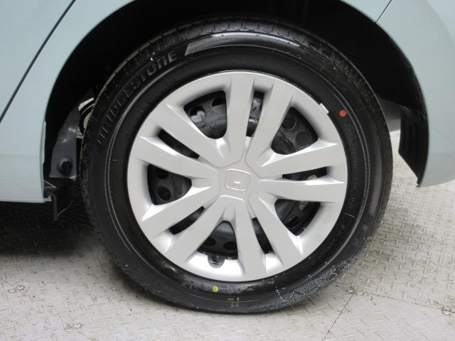 フィット ｅ：ＨＥＶホーム　当社デモカー　純正ドラレコ　メモリーナビ　ＥＴＣ　ＨｏｎｄａＳＥＮＳＩＮＧ　Ｂｌｕｅｔｏｏｔｈ　革巻ステアリング　前後誤発進抑制機能　クリソナ　マルチビュー　助手席エアバッグ　運転席エアバッグ　ＡＣＣ（19枚目）