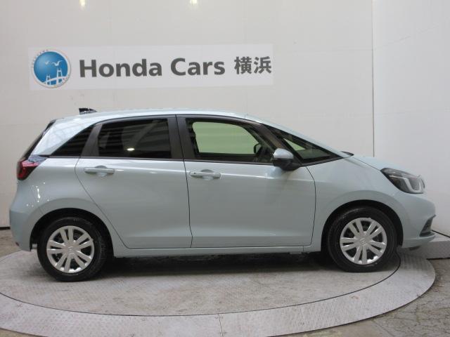 フィット ｅ：ＨＥＶホーム　当社デモカー　純正ドラレコ　メモリーナビ　ＥＴＣ　ＨｏｎｄａＳＥＮＳＩＮＧ　Ｂｌｕｅｔｏｏｔｈ　革巻ステアリング　前後誤発進抑制機能　クリソナ　マルチビュー　助手席エアバッグ　運転席エアバッグ　ＡＣＣ（25枚目）