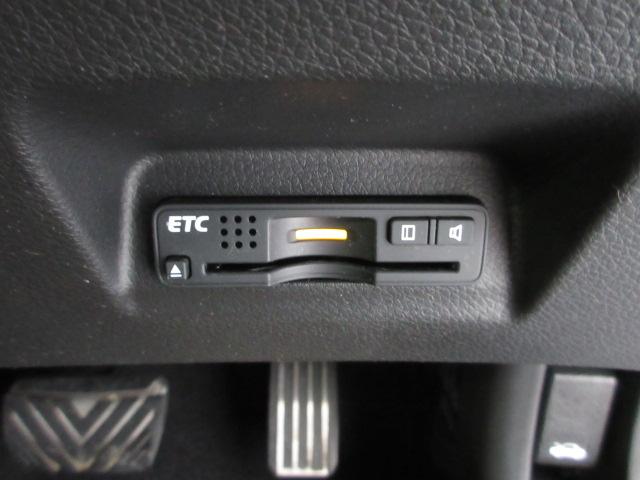 ジェイド ＲＳ　６人　純正ドラレコ　メモリーナビ　Ｂｌｕｅｔｏｏｔｈ　ＥＴＣ　純正アルミホイール　ＨｏｎｄａＳＥＮＳＩＮＧ　ワンオーナー　バックモニター　サイドエアバック　ドライブレコーダー装着車　衝突軽減ブレーキ（6枚目）