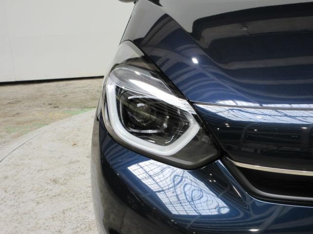 フィット ｅ：ＨＥＶホーム　当社デモカー　純正ドラレコ　メモリーナビ　リアカメラ　Ｂｌｕｅｔｏｏｔｈ　ＥＴＣ　革巻きステアリング　ＨｏｎｄａＳＥＮＳＩＮＧ　前後誤発進抑制機能　クリソナ　助手席エアバッグ　運転席エアバッグ　禁煙（18枚目）
