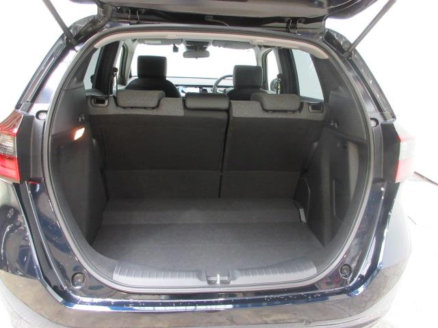 フィット ｅ：ＨＥＶホーム　当社デモカー　純正ドラレコ　メモリーナビ　リアカメラ　Ｂｌｕｅｔｏｏｔｈ　ＥＴＣ　革巻きステアリング　ＨｏｎｄａＳＥＮＳＩＮＧ　前後誤発進抑制機能　クリソナ　助手席エアバッグ　運転席エアバッグ　禁煙（23枚目）