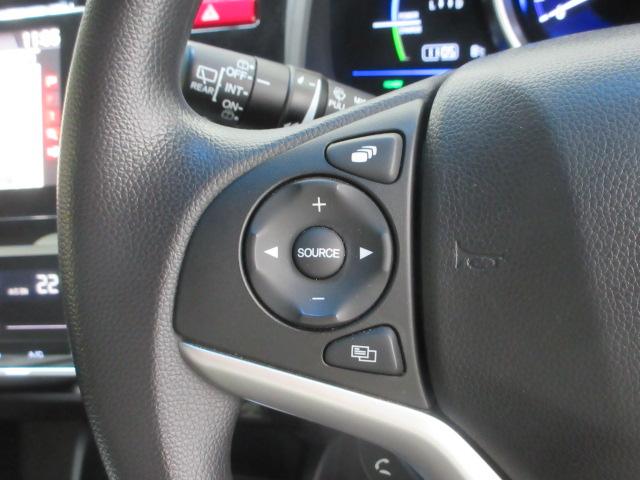 フィットハイブリッド Ｆパッケージ　メモリーナビ　リアカメラ　Ｂｌｕｅｔｏｏｔｈ　ＵＳＢ　ＥＴＣ　フルセグＴＶ　フロントハーフシェード　ＣＴＢＡ　ドアバイザー　ワンオーナー　地デジＴＶ　盗難警報装置　ワンオ－ナ－車　記録簿有り　禁煙（6枚目）
