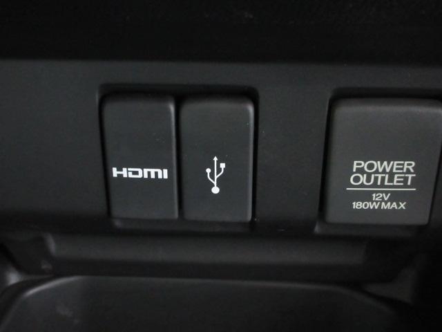 フィットハイブリッド Ｆパッケージ　メモリーナビ　リアカメラ　Ｂｌｕｅｔｏｏｔｈ　ＵＳＢ　ＥＴＣ　フルセグＴＶ　フロントハーフシェード　ＣＴＢＡ　ドアバイザー　ワンオーナー　地デジＴＶ　盗難警報装置　ワンオ－ナ－車　記録簿有り　禁煙（8枚目）