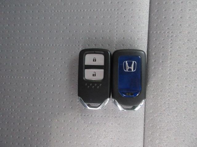 フィットハイブリッド Ｆパッケージ　メモリーナビ　リアカメラ　Ｂｌｕｅｔｏｏｔｈ　ＵＳＢ　ＥＴＣ　フルセグＴＶ　フロントハーフシェード　ＣＴＢＡ　ドアバイザー　ワンオーナー　地デジＴＶ　盗難警報装置　ワンオ－ナ－車　記録簿有り　禁煙（10枚目）