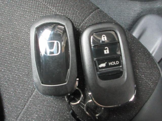 ヴェゼル ｅ：ＨＥＶＺ　前後ドラレコ　ＥＴＣ２．０　メモリーナビ　全周囲カメラ　シートヒーター　ＨｏｎｄａＳＥＮＳＩＮＧ　ワンオーナー　ブルートゥースオーディオ　盗難防止装置　１オーナー　ドラレコ付き　Ｒカメラ　記録簿（19枚目）