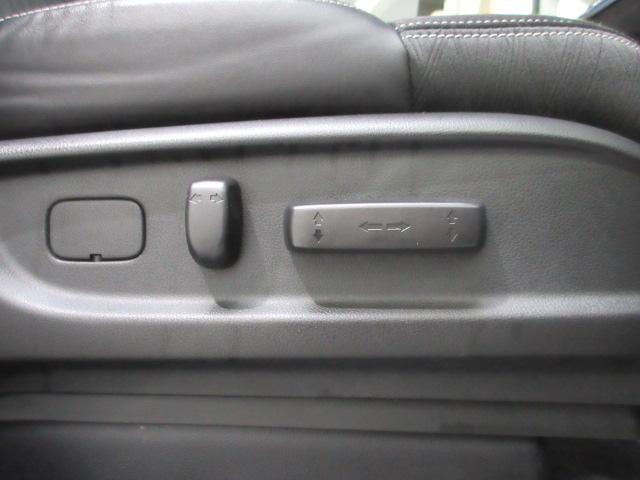 オデッセイ アブソルート・Ｘホンダセンシングアドバンスドパッケジ　７人　全周囲カメラ　メモリーナビ　ＥＴＣ　純正アルミ　記録簿　バックモニター付　運転席パワーシート　ＡＢＳ　ＤＶＤ再生可　アイドリングストップ　ナビＴＶ　オートエアコン　クルコン　ＥＴＣ付　地デジ（14枚目）