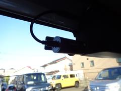 ドライブレコーダーのリア撮影用カメラです。車体後方の映像をバッチリ記録します。 3