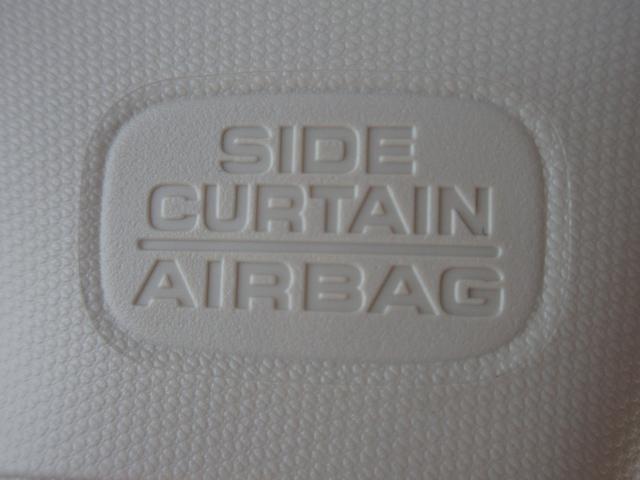 サイドカーテンエアバックシステムは、側面衝突時に大人から子供までさまざまな体格の乗員の頭部や頚部を広範囲で保護。特にセンターピラーへの頭部衝突を防ぐ展開性能を実現しています。