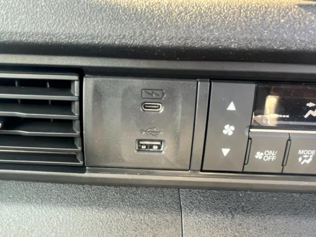 N-BOXカスタム ターボコーディネートスタイル 両側電動ドア 禁煙車 Rカメラ クルコン スマートキ- パワーステアリング ETC VSA セキュリティ エアコン LEDライト パワーウィンドウ アイドリングストップ(19枚目)