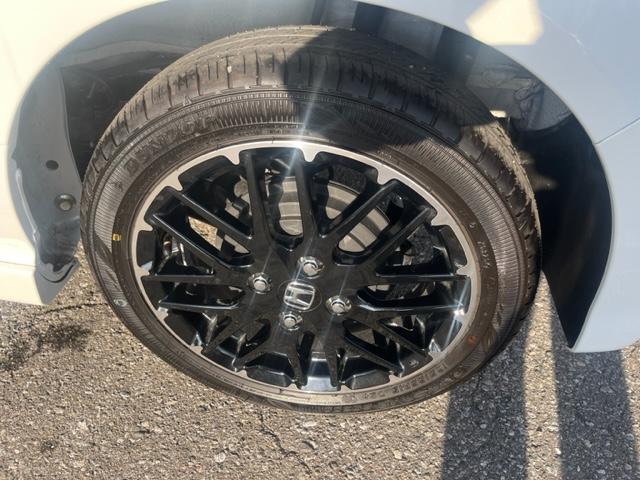 N-BOXカスタム ターボコーディネートスタイル 両側電動ドア 禁煙車 Rカメラ クルコン スマートキ- パワーステアリング ETC VSA セキュリティ エアコン LEDライト パワーウィンドウ アイドリングストップ(35枚目)