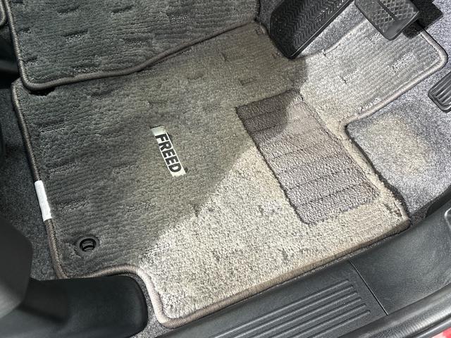 フリード Ｇジャストセレクション　純正メモリーナビ　ワンセグＴＶ　バックカメラ　スマートキー　左側パワースライドドア　ディスチャージヘッドライト　ＥＴＣ　ベンチシート　Ｂｌｕｅｔｏｏｔｈ対応　Ｂモニター　スマトキー　定期点検記録簿（26枚目）