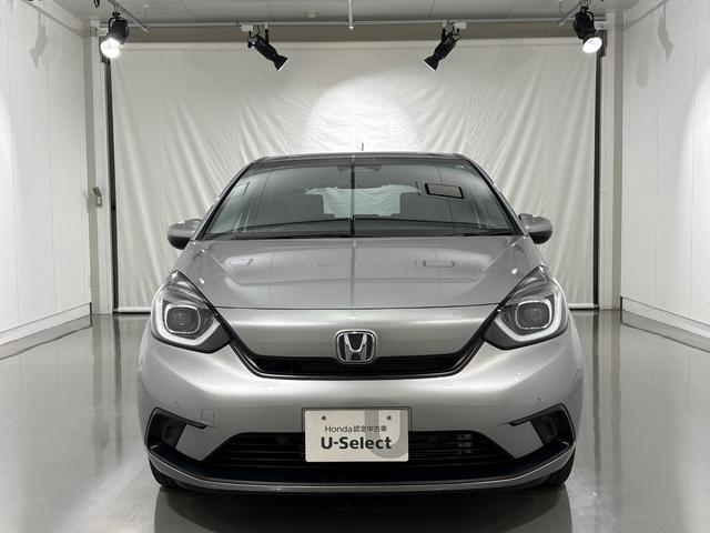 フィット ホーム　●ワンオーナー●衝突軽減ブレーキ●認定中古車●ＬＥＤライト●クリアランスソナー●クルコン●スマートキー●横滑り防止装置　レーンキープアシスト　禁煙車　電動格納ドアミラー　エアバッグ　ｉストップ　ＶＳＡ（5枚目）