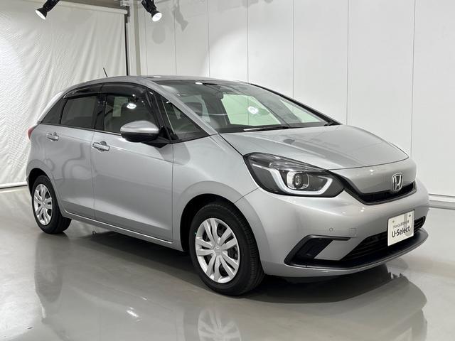 フィット ホーム　●ワンオーナー●衝突軽減ブレーキ●認定中古車●ＬＥＤライト●クリアランスソナー●クルコン●スマートキー●横滑り防止装置　レーンキープアシスト　禁煙車　電動格納ドアミラー　エアバッグ　ｉストップ　ＶＳＡ（6枚目）