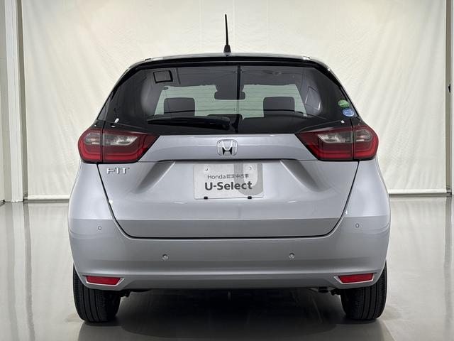 フィット ホーム　●ワンオーナー●衝突軽減ブレーキ●認定中古車●ＬＥＤライト●クリアランスソナー●クルコン●スマートキー●横滑り防止装置　レーンキープアシスト　禁煙車　電動格納ドアミラー　エアバッグ　ｉストップ　ＶＳＡ（8枚目）